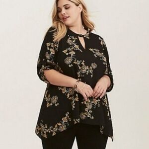Torrid black and botanical floral v neck roll sleeve pullover shirt. Siz…